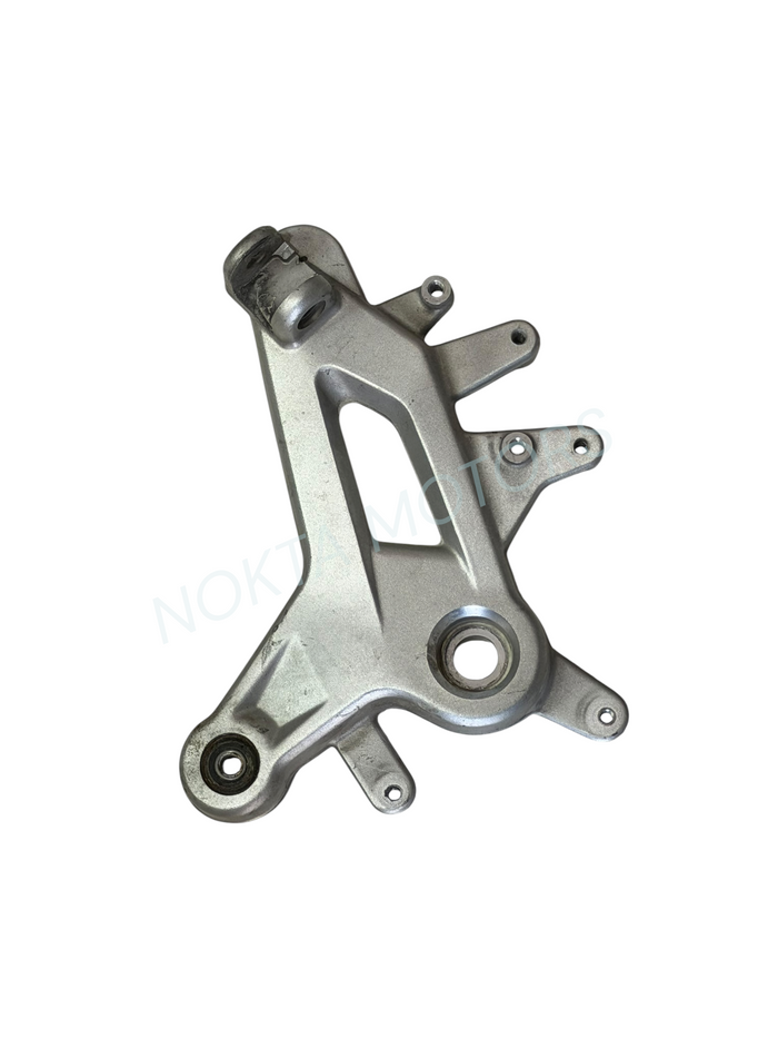 CF MOTO 450 SR ÖN SÜRÜCÜ BASAMAK BRAKET SAĞ (orjinal 2.el)